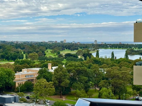 Panoramic View - Albert Park Lake & Shrine Views - Gold Coast 0