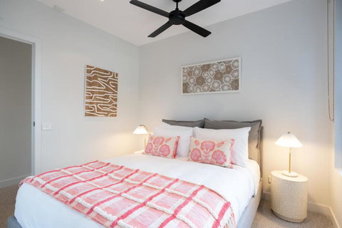 Panoramic View - Albert Park Lake & Shrine Views - Gold Coast 3