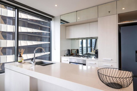 Panoramic View - Albert Park Lake & Shrine Views - Gold Coast 2