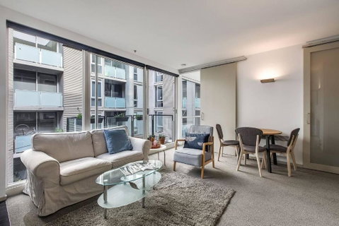Parade Place - A Central Balcony Stay - Tourism Gold Coast 1