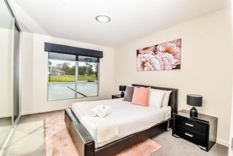 Paradise Point - Entire Home In Clarence Point, Tasmania Australia, 10 Guests 7 Bedrooms 7 Beds 3 Baths - Tourism Gold Coast 1