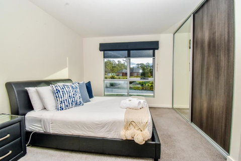 Paradise Point - Entire Home In Clarence Point, Tasmania Australia, 10 Guests 7 Bedrooms 7 Beds 3 Baths - Tourism Gold Coast 2