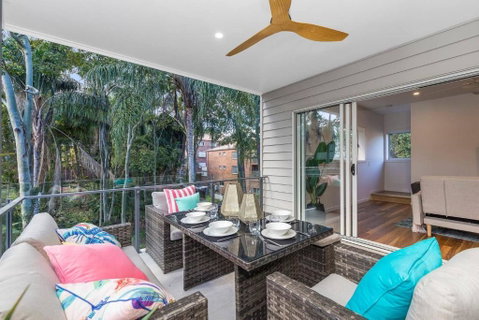 Park Avenue Townhouse Retreat Brisbane Sleeps 10 - Tourism Gold Coast 2