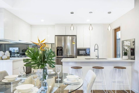 Park Avenue Townhouse Retreat Brisbane Sleeps 10 - Tourism Gold Coast 1
