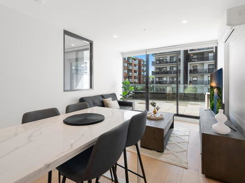 Peaceful 1-Bed Unit With A Spacious Balcony - Tourism Gold Coast 3