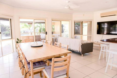 Peaceful Waterfront Home - Gold Coast 1