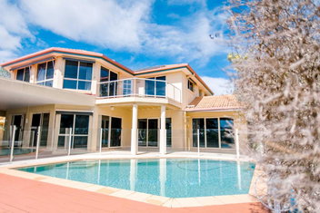 Peaceful Waterfront Home with Tourism Gold Coast