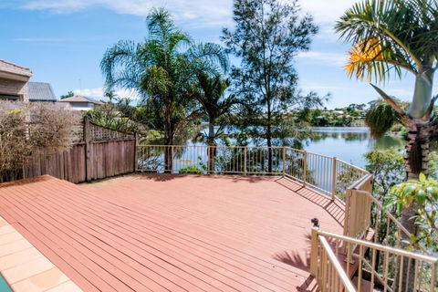 Peaceful Waterfront Home - Gold Coast 2