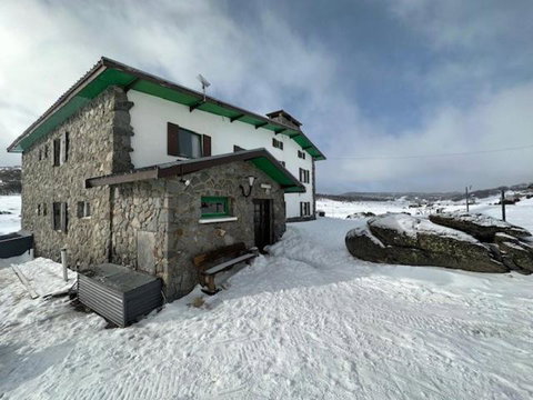 Peer Gynt Ski Lodge - Tourism Gold Coast 0