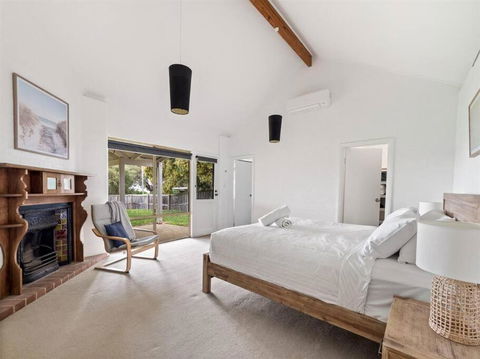 Pelicans View A Riverside Retreat - Gold Coast 1