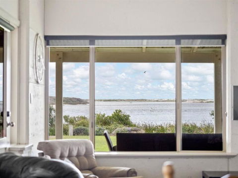 Pelicans View A Riverside Retreat - Gold Coast 3