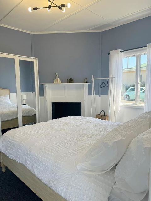 Penguin Paradise Beach House - Tourism Gold Coast 2