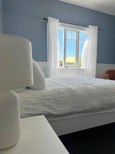 Penguin Paradise Beach House - Tourism Gold Coast 3