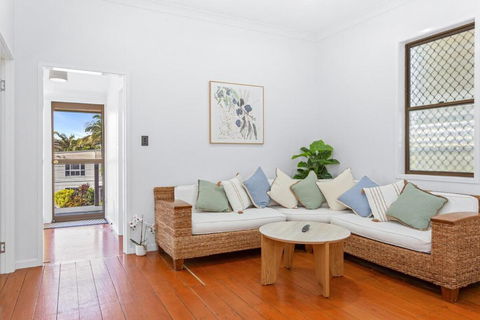 Perfect Cooee Bay Beach Getaway! - Tourism Gold Coast 0