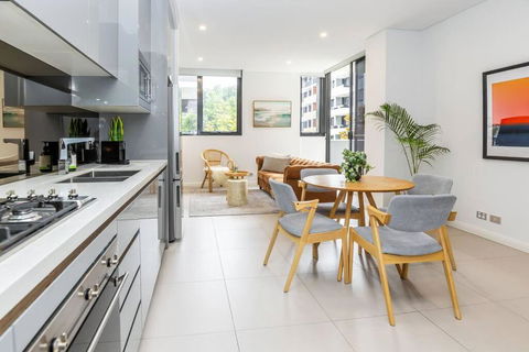 Perfect Stay Rosebery I Zetland WI-Fi Netflix Gym Pool - Tourism Gold Coast 1