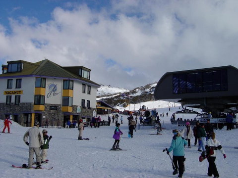 Perisher Manor Hotel - Tourism Gold Coast 2