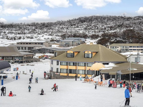 Perisher Manor Hotel - Tourism Gold Coast 1