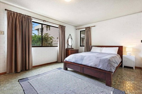 PET FRIENDLY & Super Central Retro Beach Pad! - Tourism Gold Coast 0