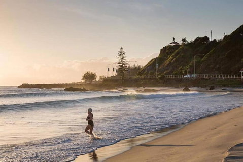 PET FRIENDLY & Super Central Retro Beach Pad! - Tourism Gold Coast 3