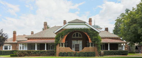 Petersons Armidale Winery And Guesthouse - Tourism Gold Coast 0