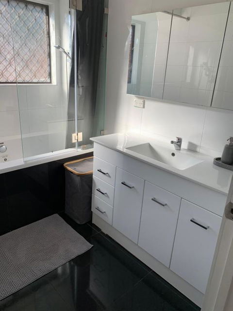 Pets Welcome Central And Convenient - Tourism Gold Coast 2