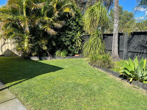 Pets Welcome Central And Convenient - Tourism Gold Coast 0