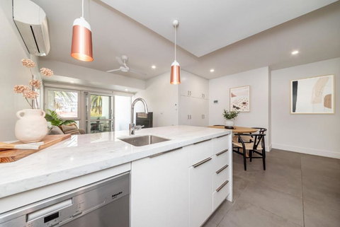 Piccolo By The Beach - Tourism Gold Coast 3