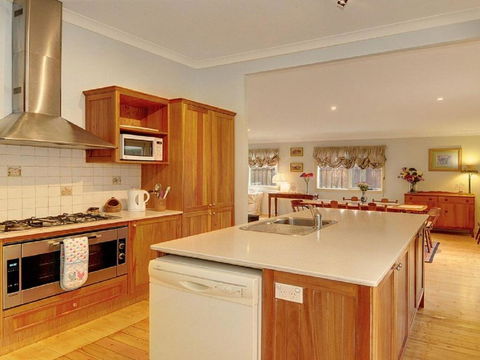 Plum Tree Cottage - Tourism Gold Coast 3