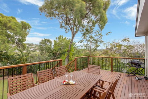 Poppies Cottage - Cooee Bay Beachside Retreat - Tourism Gold Coast 0