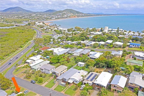 Poppies Cottage - Cooee Bay Beachside Retreat - Tourism Gold Coast 2