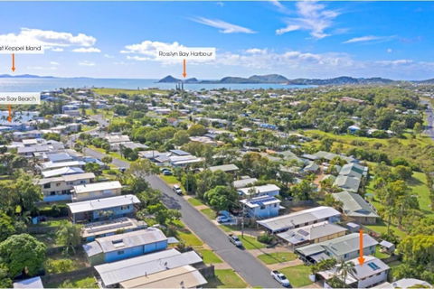 Poppies Cottage - Cooee Bay Beachside Retreat - Tourism Gold Coast 1