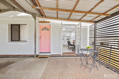 Poppies Cottage - Cooee Bay Beachside Retreat - Tourism Gold Coast 3