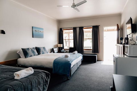 Port Albert Motel - Tourism Gold Coast 2