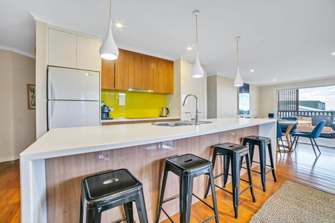 Port View Escape - Tourism Gold Coast 1