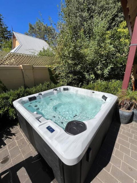 Porters Cottage Oasis - Tourism Gold Coast 1