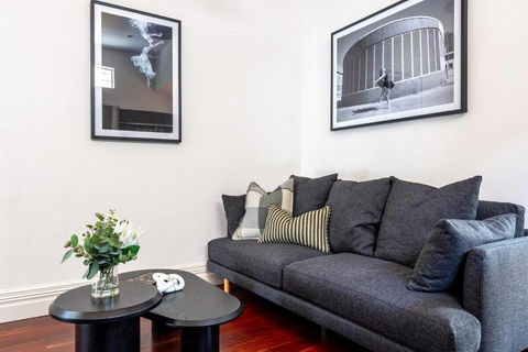 Prahran Timeless & Modern Haven, With Parking - Tourism Gold Coast 1