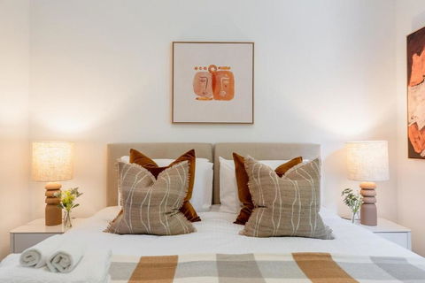 Prahran Timeless & Modern Haven, With Parking - Tourism Gold Coast 3