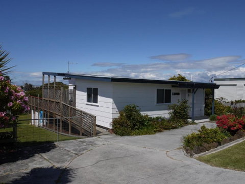 Prime Location - Totally Refurbished - Tourism Gold Coast 0