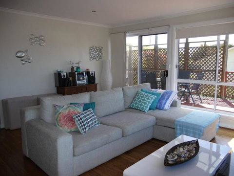 Prime Location - Totally Refurbished - Tourism Gold Coast 3