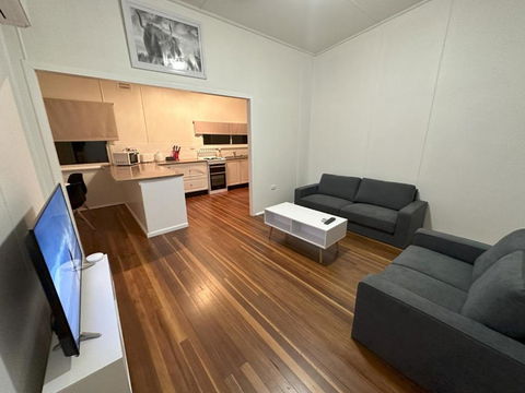 Private 1 Bedroom Apartment With Fenced Yard - Tourism Gold Coast 0