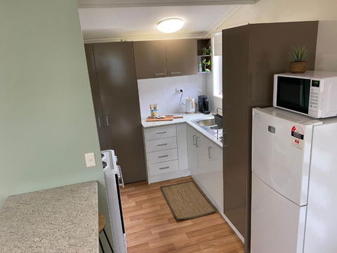Private Guesthouse - Pet Friendly - Walk To Beach - Tourism Gold Coast 1
