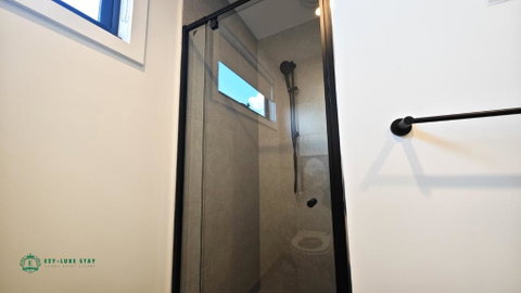 Private Suite With Queen Bed TV - Room 11 - Tourism Gold Coast 3