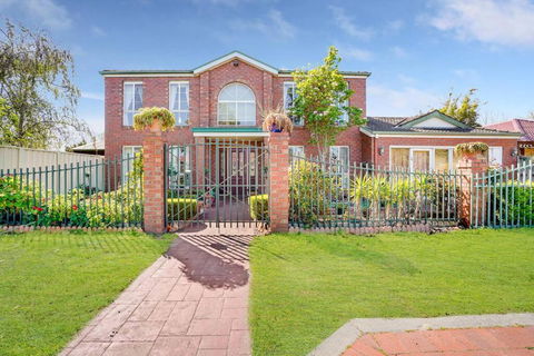 Prized Home Away From Home In Enviable Location - Tourism Gold Coast 1