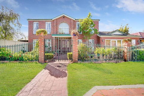 Prized Home Away From Home In Enviable Location - Tourism Gold Coast 0