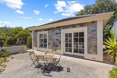 Quiet 2-Bed Retreat With Private Courtyard - Tourism Gold Coast 3