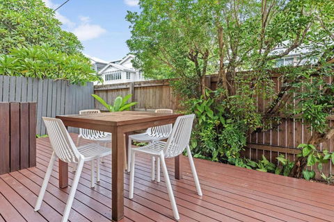 Quiet & Bright Art Deco Apartment By New Farm Park - Tourism Gold Coast 1