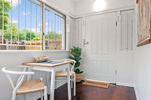 Quiet & Bright Art Deco Apartment By New Farm Park - Tourism Gold Coast 3