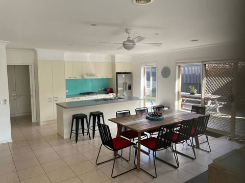 R&R By The Bay In Prime Location - Tourism Gold Coast 3