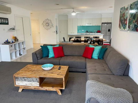 R&R By The Bay In Prime Location - Tourism Gold Coast 1