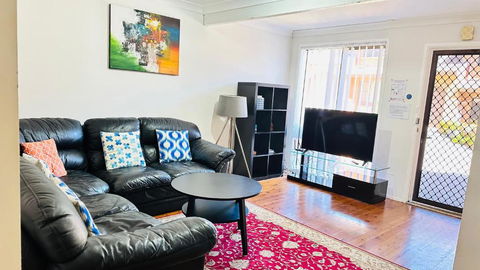 Quiet Family Townhouse In Wollongong CBD - Tourism Gold Coast 1